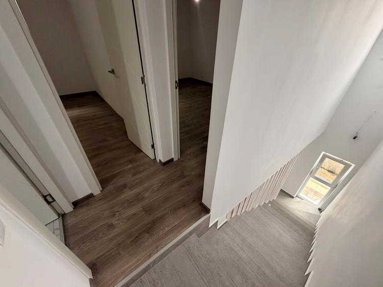 Casa P+1 la 1 km fata de metrou Aparatorii Patriei. 3 cam. Teren 110 mp