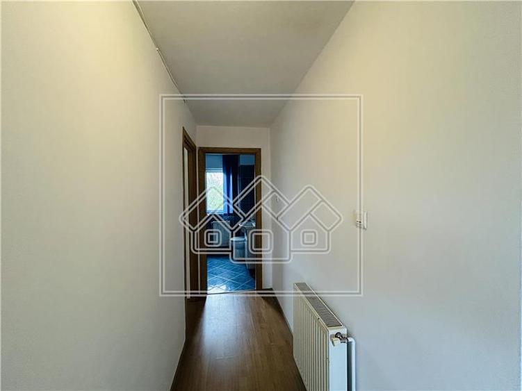 Apartament decomandat, etaj1/3, balcon - Zona Trei Stejari