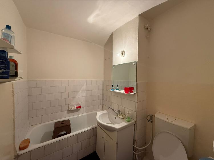 Apartament 3 camere, decomandat, parter, zona Calea Zarandului