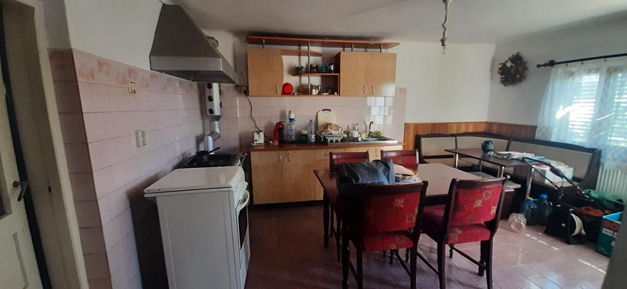 Oras Baicoi casa 90mp ,teren 1750 mp
