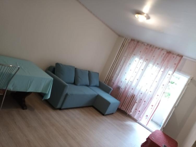 Închiriez apartament 2 camere decomandat