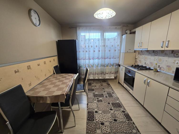 Casa tip duplex, zona Terra, Floresti