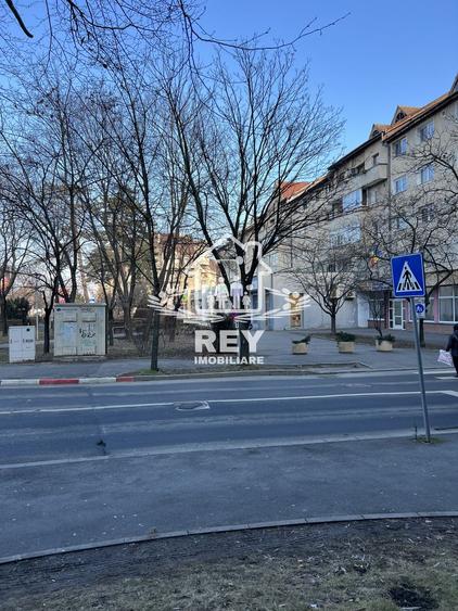 Apartament 4 camere decomandate 4 balcoane etaj 1 Str. Bâlea/Sibiu