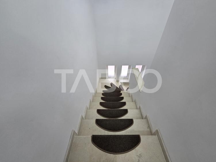 Casa individuala de vanzare teren 852 mp 5 camere 2 bai Selimbar Sibiu