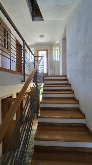 Vanzare vila P+1+M cu 5 camere, casa batraneasca , 2 garaje, teren 9249mp,