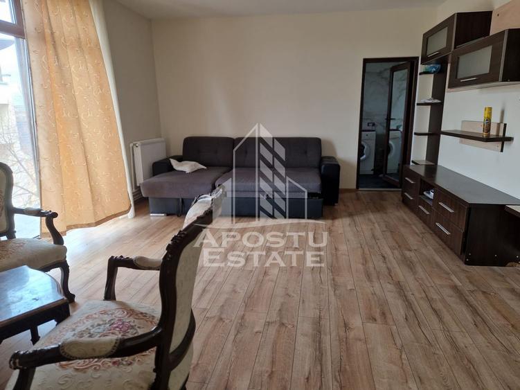 Apartament cu 3 camere ,80 mpu semidecomandat