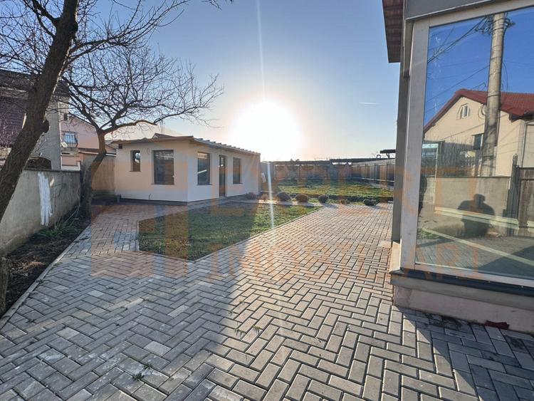 Casă modernă aproape de lac, 4 dormitoare, teren generos, în Techirghiol