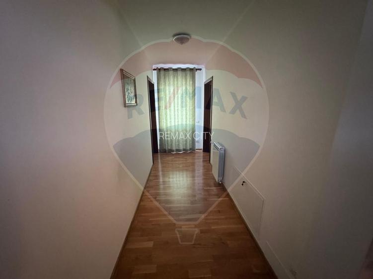 Casă / Vilă cu 6 camere de vânzare în zona Darmanesti - 31