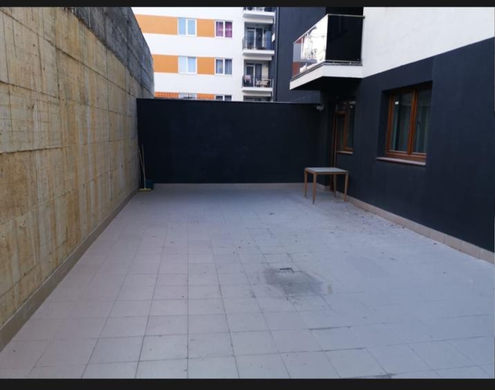 Apartament cu 3 camere, 77 mp, terasa 68 mp, parcare, zona Baciu