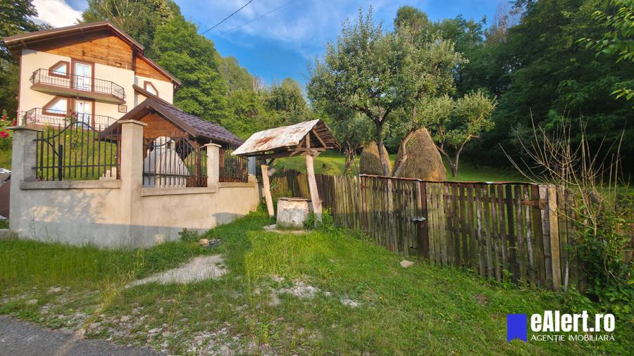 Vând casă de vacanță Bezdead, vedere la vale, acces Munții Bucegi