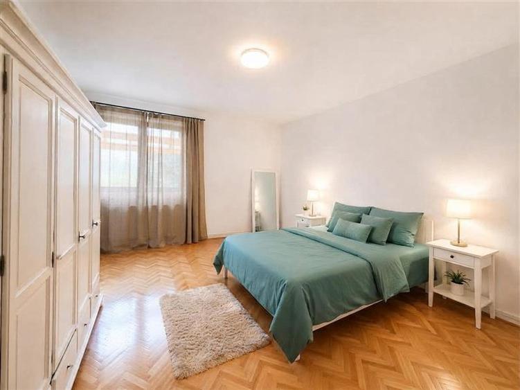Vila cu etaj, curte proprie si livada, parcare interioara, Brasov Central