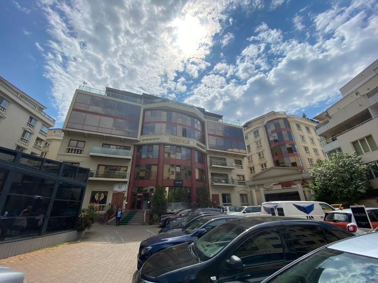 Apartament 3 camere, decomandat, zona Madgearu