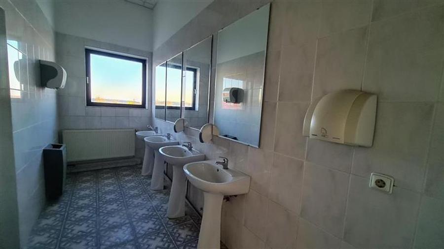 Spatiu show room, 1500 mp , parcare , Calea Lugojului