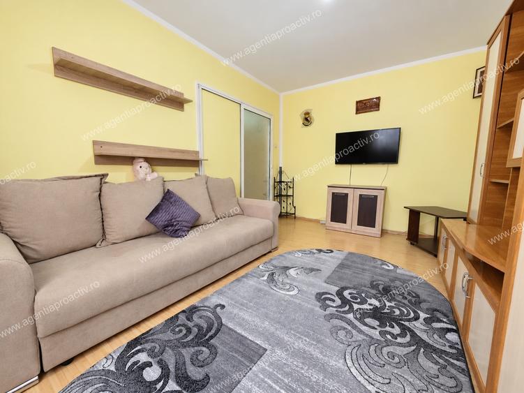 Apartament cu 2 camere, decomandat, Micro 21, etajul 2 – La cheie!