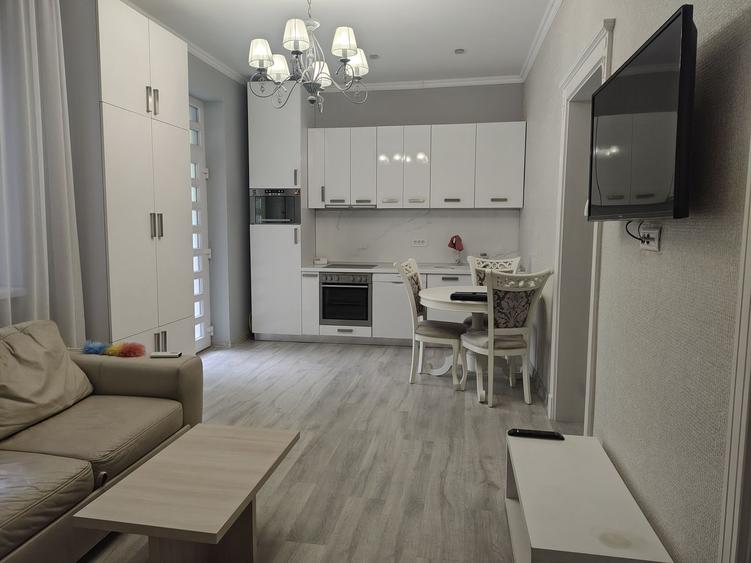Apartament 3 camere la casa ,ultracentral, 550 E neg. Comision 50%