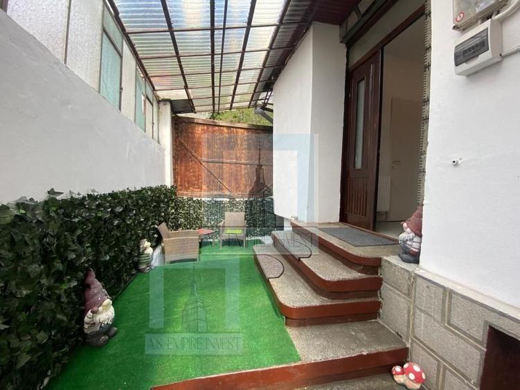 Casa singur in curte - zona Schei