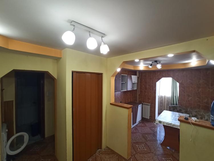 Apartament 2 camere zona Donici , etaj 4 cu mansarda , semimobilat
