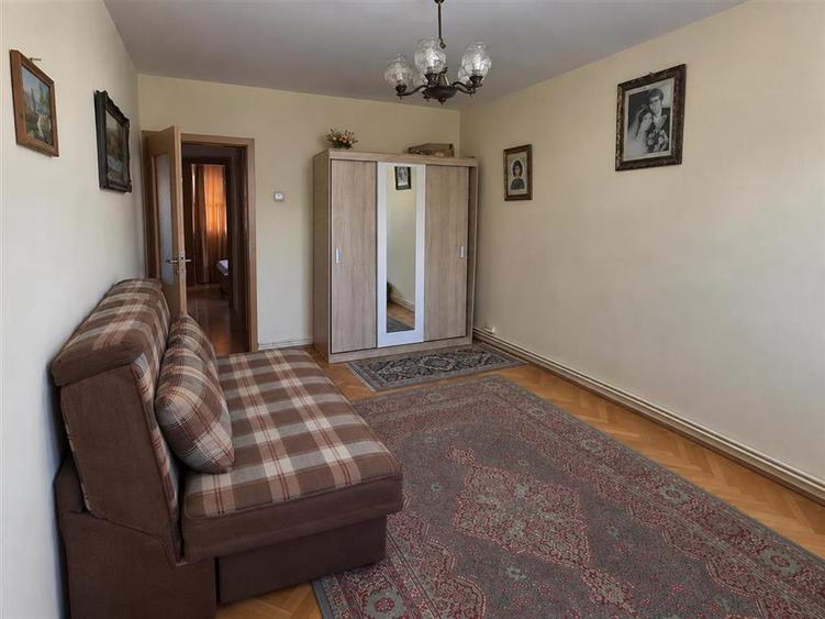 Apertament 2 camere decomandat balcon pivnita zona Valea Aurie