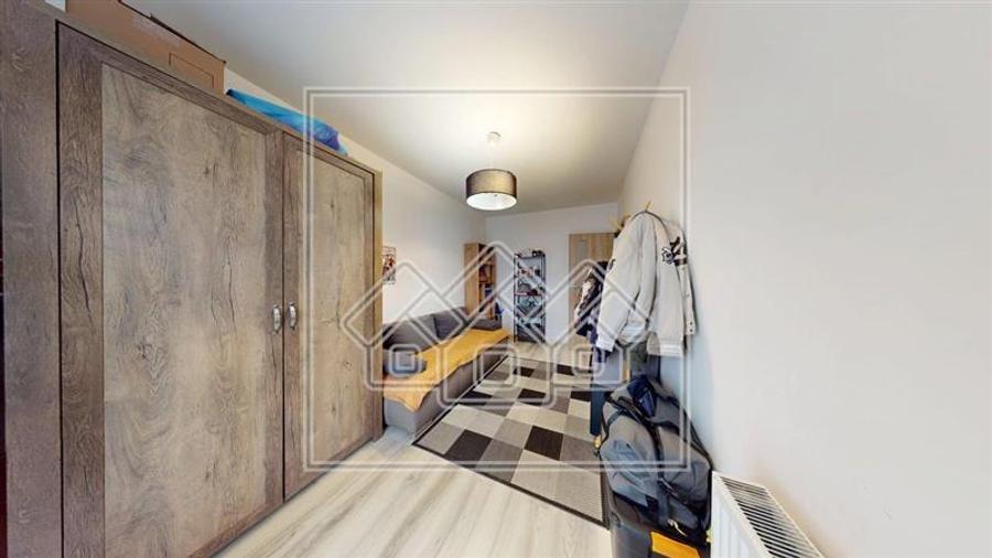 Ap cu 3 camere, balcon mare, loc de parcare - Zona Turnisor