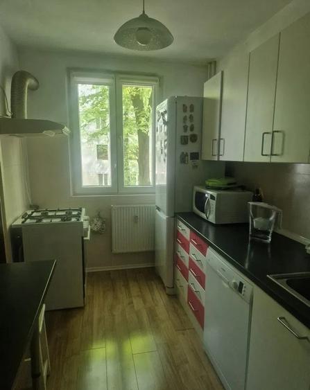 3 camere decomandat Drumul Taberei metrou Râul Doamnei