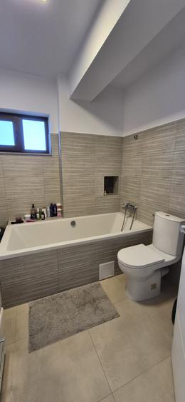 Apartament de vanzare 3 camere 78 mp , zona Buna ziua