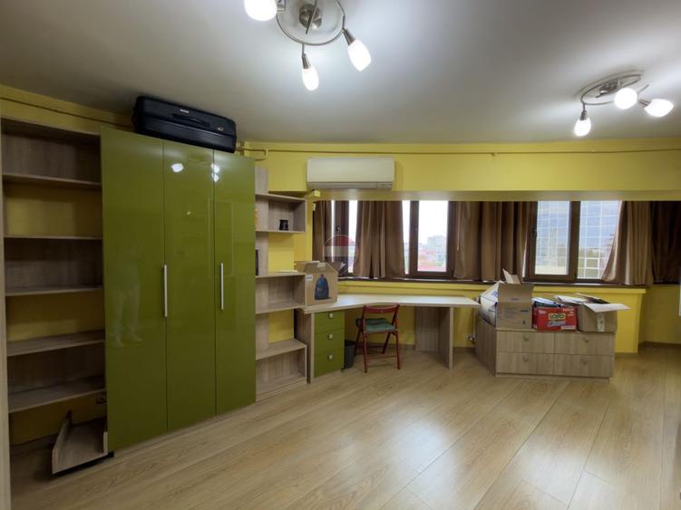 Apartament cu 3 camere de închiriat in Piata Victoriei