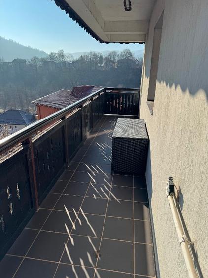 Vand apartament spatios, 2 camere in Sinaia,