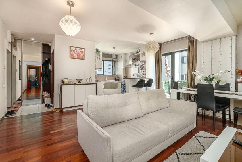 Victoriei, 3 camere, an 2009, loc de parcare inclus