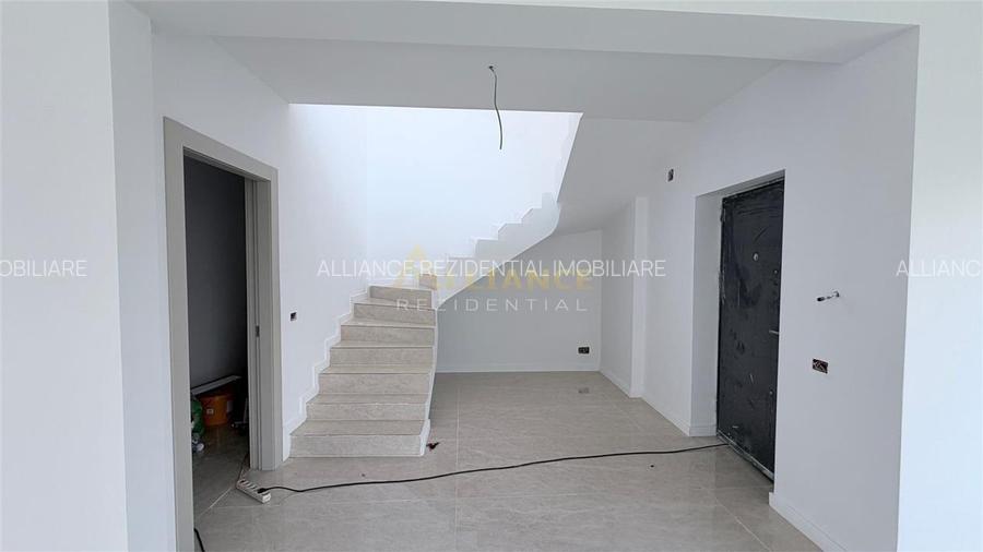 Casa Individuala - 5 camere -  2 bai - 430mp teren - 11