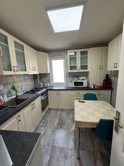 Apartament cu 4 camere semidecomandate, Marasesti