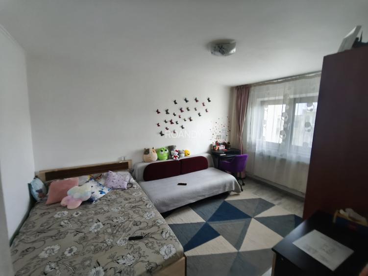ROANDY-Garsoniera renovata,complet mobilata si utilata-9 Mai - 2
