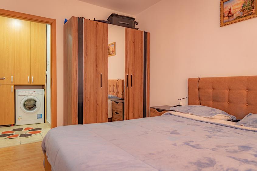 3 camere renovat, mobilat, balcon
