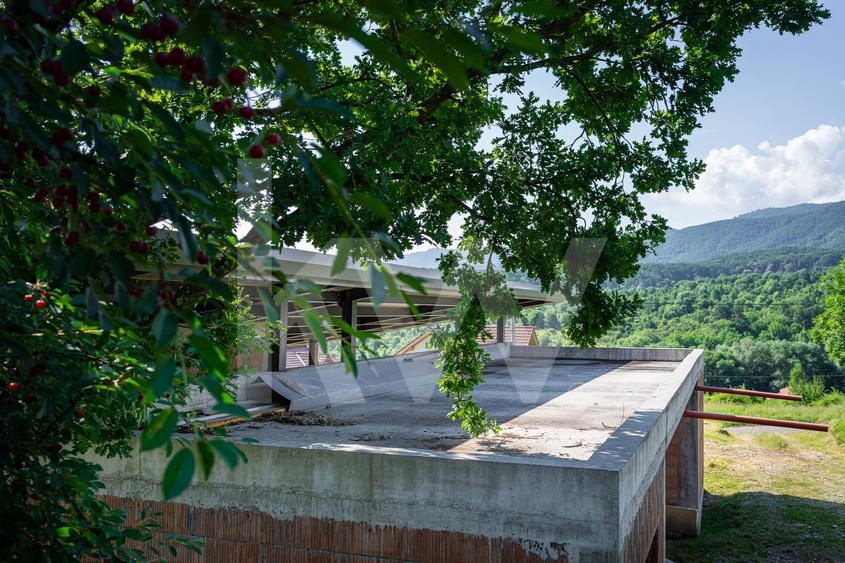 Casă cu arhitectură modernă si teren  in Cisnădioara
