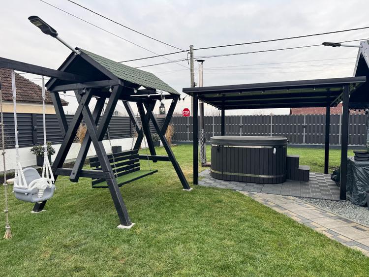 Casă modernă, complet mobilată, cu panouri solare, jacuzzi,aproape de oras