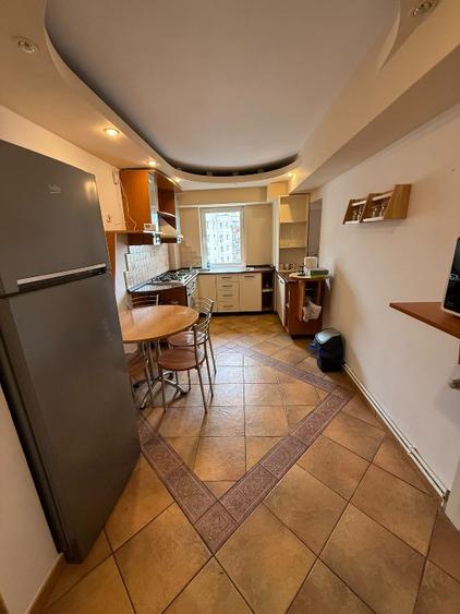 Inchiriez apartament cu 3 camere,Onix,Brasov