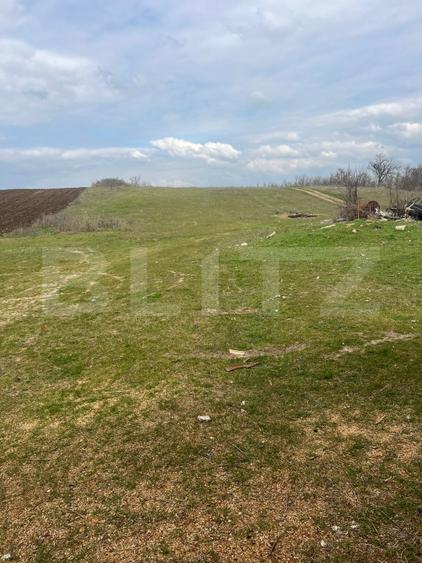 Teren cu casa de vanzare Tuglui, 2200 mp, aproape de padure