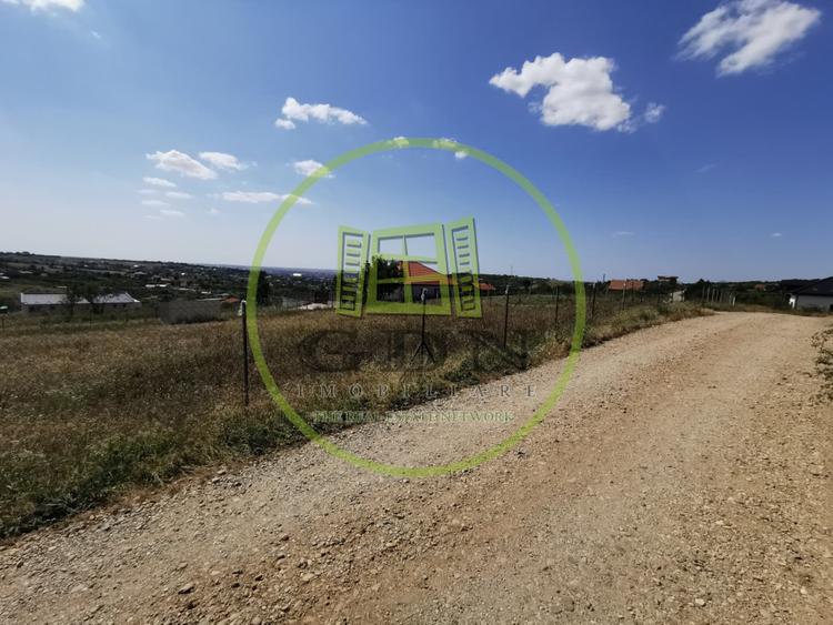 Teren intravilan de vanzare, 3.500 mp, cu front stradal de 21,5 ml