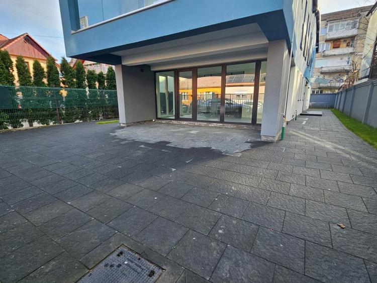 Spatiu comercial cu parcare, Hipodrom 2