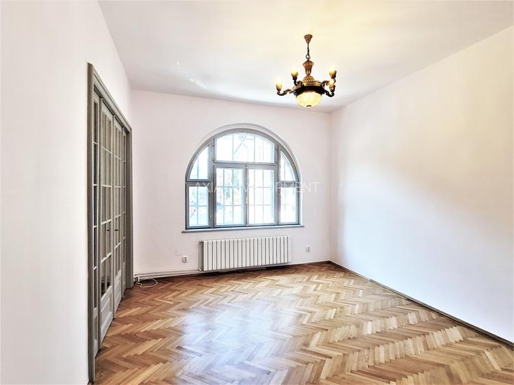 Parter in vila - Grigore  Alexandrescu - 4
