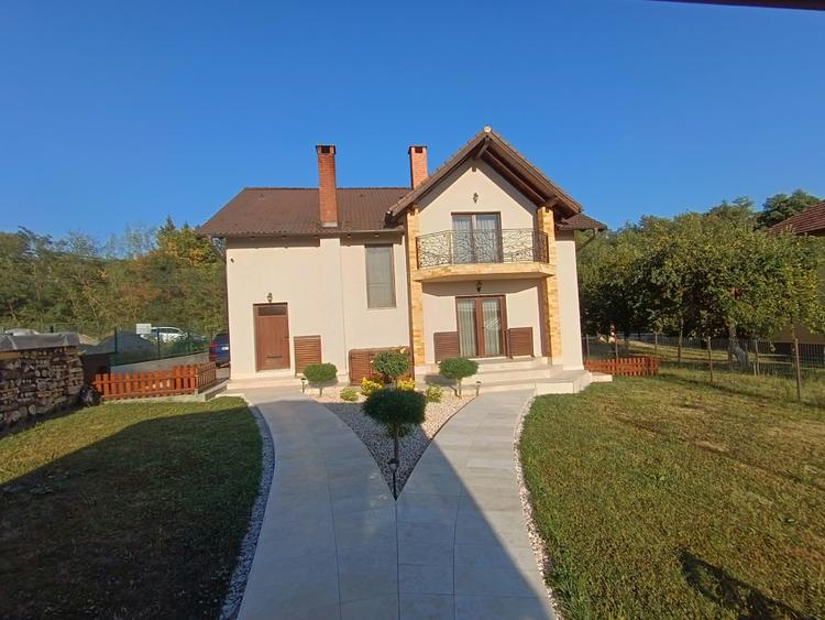 Casa P+M, 204 mp, zona Sasar