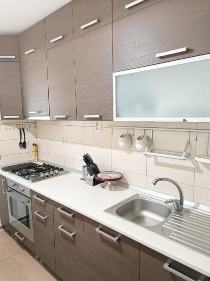 Închiriere apartament 2 camere semidecomandat, etaj 1, balcon spațios