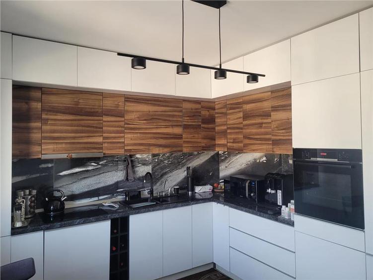 CHISODA - LUX - 4 CAMERE - 3 BAI - 2 BALCOANE - INCALZIRE PARDOSEALA - 2 LOC PAR