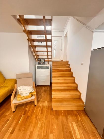 Casa cu 4 camere,3 bai,3 terase,2 balcoane,1 garaj si 1 parcare,zona Apahida