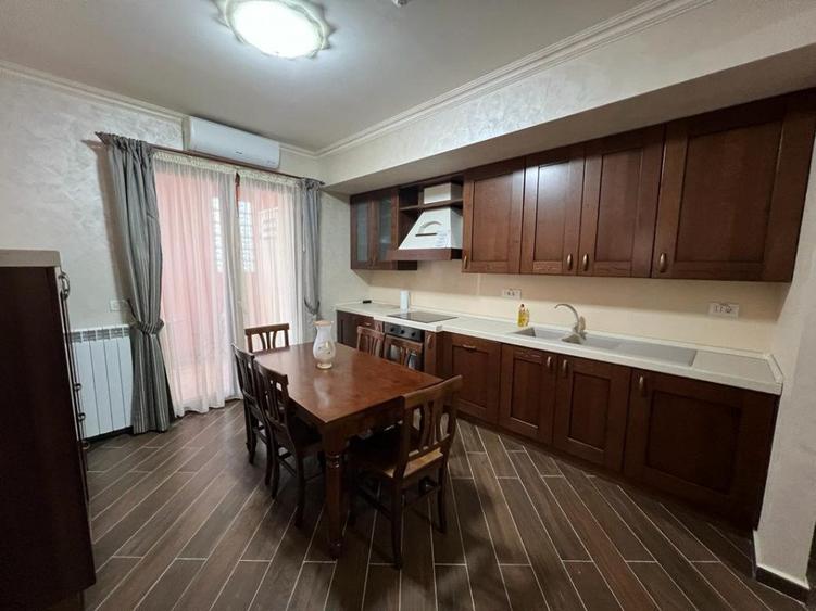 Apartament 3 camere 2 bai intrare Mamaia pe partea cu marea Mobilat utilat Lux