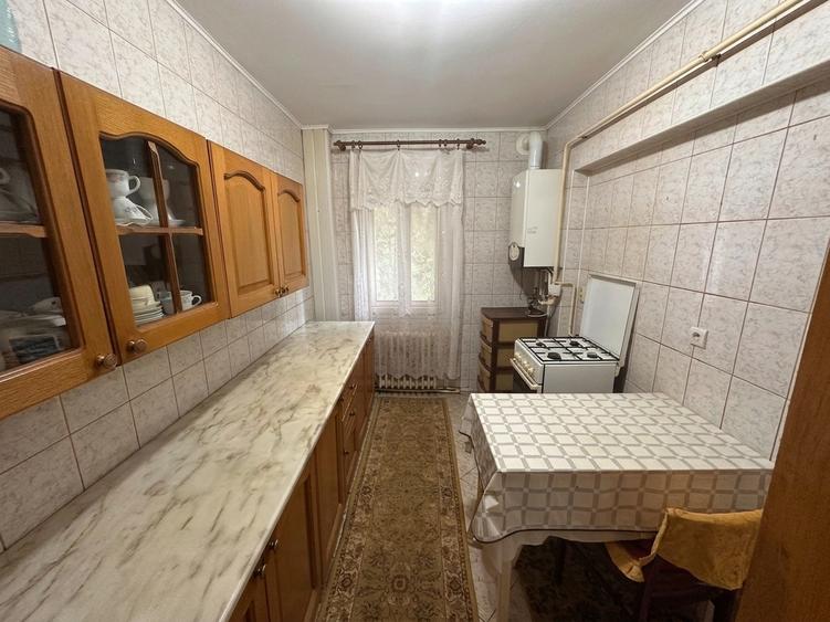 Apartament 3 camere, 70 mp utili – Etaj 2/4, Centrală proprie | Zonă liniștită