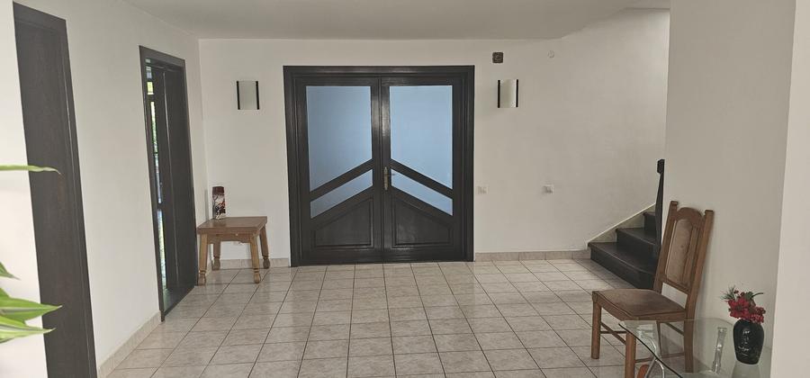 Vila cu teren de 1200 mp, ideal locuit/sediu de firma/clinica etc