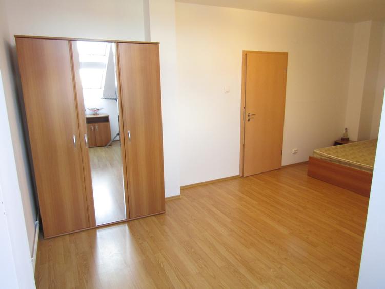 Apartament cu 2 camere + living, pe două niveluri, complet utilat și mobilat