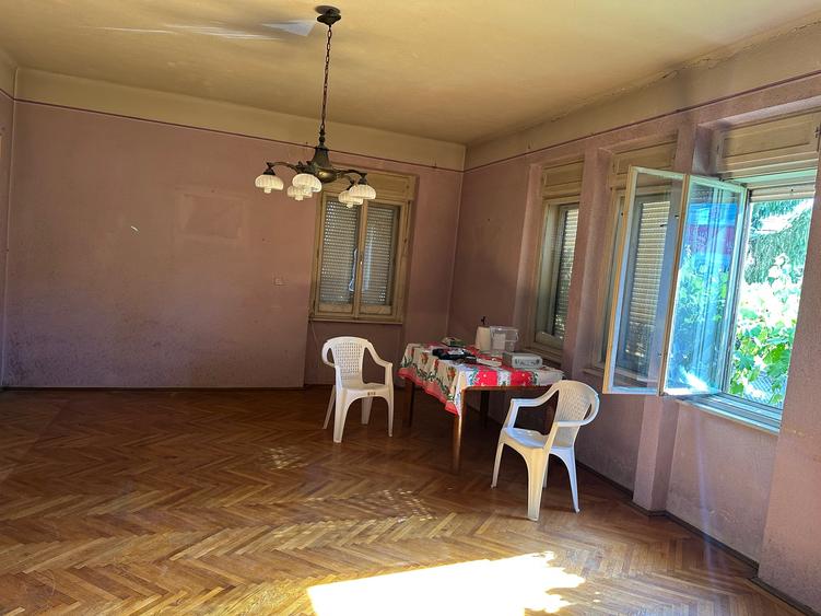 Apartament la casa 4 camere - 427 mp teren - zona str. Octavian Goga