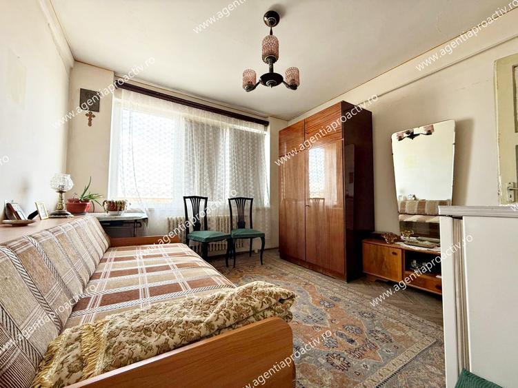 Apartament cu 3 camere zona centrală , stradal, intr-un bloc curat, 69.900 euro