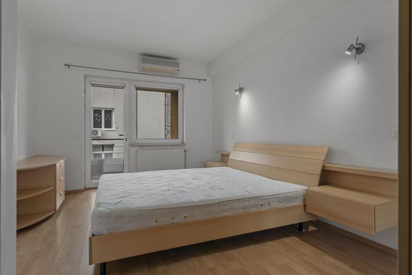 3 Splendid in Primaverii etaj 2 din 3, in bloc butic,  parcare